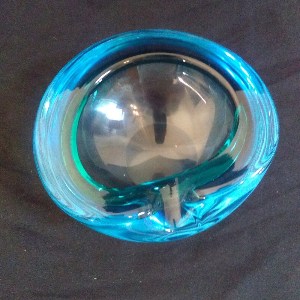 VINTAGE GLASS ASHTRAY
